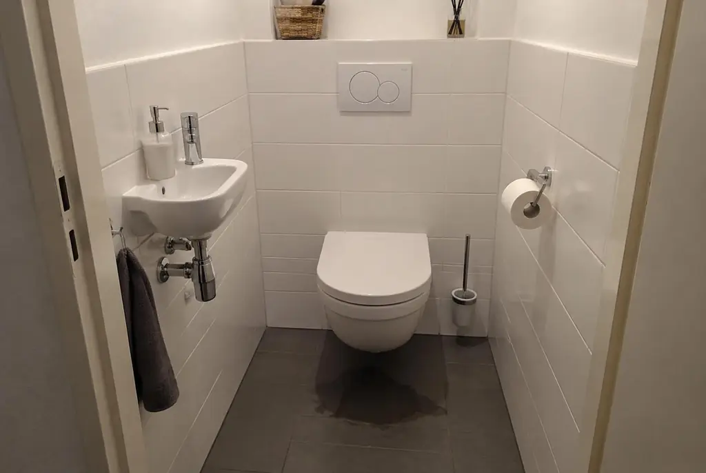 Lekdetectie Utrecht – natte vloer bij een toilet